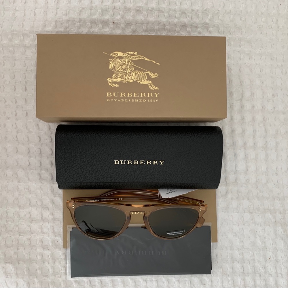 Burberry | 54mm Pilot Sunglasses | Brown - Picture 5 of 5